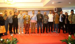 Bupati Suhatri Ajak Generasi Muda Padang Pariaman Tiru Kepiawaian HMR Bangun Batam