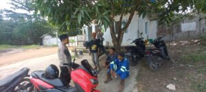 Bhabinkamtibmas Kelurahan Seraya Polsek Batu Ampar Himbau Warga Agar Selalu Terapkan Protokol Kesehatan Di Setiap Kegiatan di luar rumah