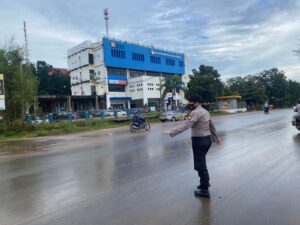 Berikan kelancaran Personil Polsek Batu ampar Laksanakan Strong Point Pagi
