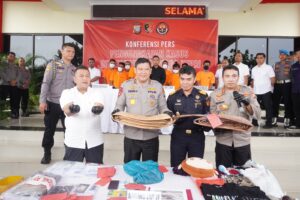 KAPOLDA KEPRI PIMPIN KONFERENSI PERS UNGKAP KASUS PENAMBANGAN TIMAH ILLEGAL