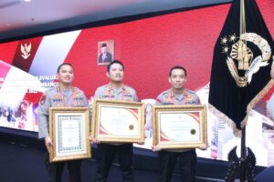 POLRESTA BARELANG, POLRESTA TANJUNGPINANG DAN BIDPROPAM POLDA KEPRI TERIMA PENGHARGAAN DARI MENPAN-RB