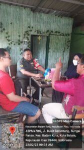Gelar Komsos Bersama Warga Puri Loka, Babinsa 10 Sei Panas Ingatkan Jaga Selalu Kekompakkan