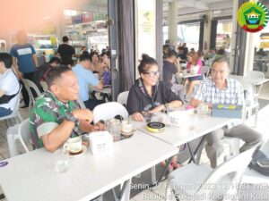 Pererat Silaturahmi, Babinsa Kelurahan Sukajadi Gelar Komsos dengan Warga Binaan
