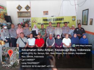 Babinsa Kampung Seraya Hadiri Jum’at Curhat Kantibmas oleh Polsek Batu Ampar