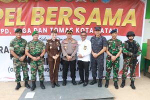 Kapolresta Barelang dan FKPD Kota Batam Ratakan 7 Bangunan Tempat Perjudian dan Narkoba di Simpang DAM Kota Batam