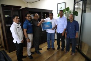 Aksi Peduli, BP Batam Serahkan Bantuan Rp 62 Juta untuk Korban Longsor Serasan Natuna
