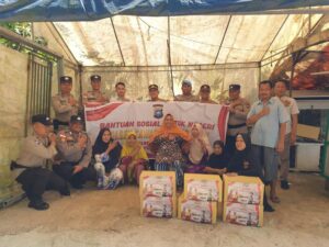 Memberi Bantuan Ke Masyarakat, Polsek Kawasan Pelabuhan Batam Berbagi di bulan Ramadhan