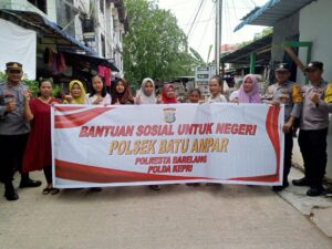 Polda Kepri Beri Bantuan Sosial di Wilayah Polsek Batu Ampar di Bulan Ramadhan