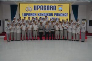 KARO SDM POLDA KEPRI PIMPIN UPACARA KENAIKAN PANGKAT 45 PERSONEL PNS POLRI POLDA KEPRI