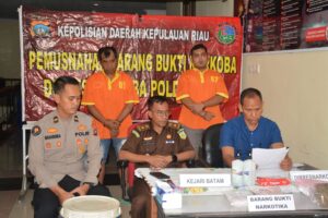 Ditresnarkoba Polda Kepri Gelar Pemusnahan Narkotika Ganja/Happy Water