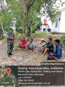 Warga Galang Baru Kompak Lakukan Semenisasi Jalan Penghubung Kampung