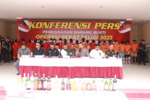 Kapolresta Barelang Bersama FKPD Kota Batam Melaksanakan Pemusnahan Barang Bukti Hasil Operasi Pekat Seligi 2023
