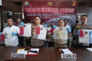SATGAS MAFIA TANAH POLDA KEPRI BERHASIL UNGKAP KASUS PEMALSUAN SURAT KAVLING SIAP BANGUN DI WILAYAH KOTA BATAM