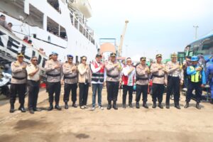 KAPOLDA KEPRI TINJAU ARUS MUDIK DI PELABUHAN BATU AMPAR