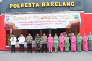 Jelang Hari Raya Idul Fitri, Polresta Barelang dan Kodim 0316 Batam Bagikan Paket Sembako Kepada Petugas Kebersihan dan Ojol