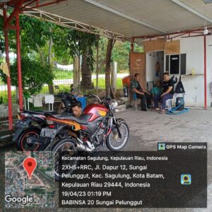 Meski Berpuasa, Babinsa Sei Pelunggut Minta Pekerja Cucian Motor Layani Pelanggan dengan Maksimal