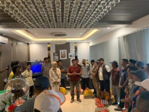 Kacab Kantor Hukum Andi Fadlan & Partners, E. Arinda Chikita Berbagi Bingkisan Lebaran