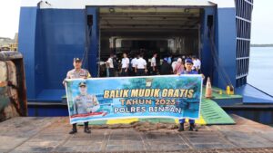 Kapolres Bintan Bagikan 200 Tiket Balik Mudik Gratis Ke Masyarakat