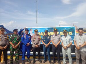 POLDA KEPRI BERIKAN 1720 TIKET KAPAL BUAT MASYARAKAT BALIK MUDIK SECARA GRATIS