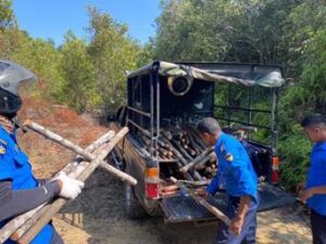 BU SPAM BP Batam Bersama Ditpam Turut Menertibkan Kegiatan Maupun Bangunan Ilegal di Sekitaran Waduk