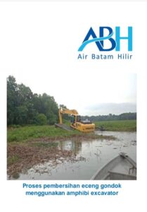 PT Air Batam Hulu Bersih kan Eceng Gondok di Waduk Duriangkan