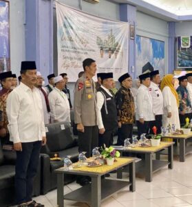 Waka Polda Kepri Hadir Pelepasan dan Pemberangkatan Jemaah Haji Cloter Pertama Tahun 2023