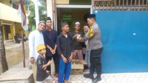 Polsek Batu Ampar Peduli Berbagi Di Jumat Berkah