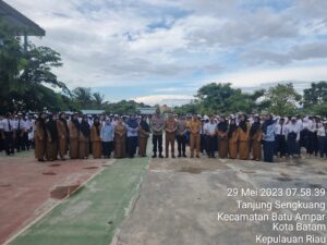 UNIT BINMAS POLSEK BATU AMPAR MELAKSANAKAN BINLUH DI SEKOLAH SMP NEGERI 45 KELURAHAN TANJUNG KOTA BATAM