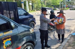 Polsek Batu Ampar terus Berbagi Bantuan Sosial Kepada Masyarakat di wilayah Kecamatan Batu Ampar