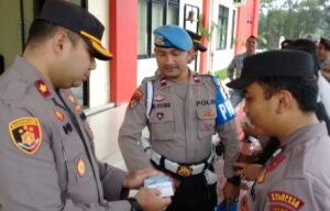 Batu Ampar Lakukan Cek Kelengkapan kerapian Kebersihan dan Administrasi Personil Kapolsek