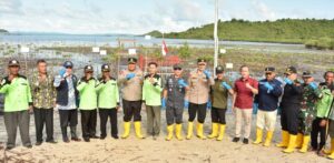 Kapolda Kepri Penanaman Bibit Mangrove Menyambut Hari Bhayangkara Ke 77 di Kepri