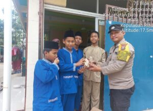 Polsek Batu Ampar Peduli Jumat Barokah Berbagi Sama Panti Asuhan Batam