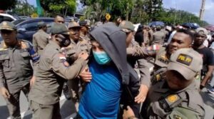 Pengungsi Afganistan Bandel, Melawan Sama Petugas di Lapanggan