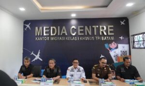 Imigrasi Kelas l Batam Kanwil Kumham Kepri  Gelar Pengungkapan Kasus Tindak Pidana Ke Imigrasian
