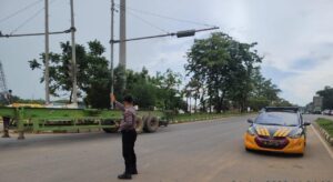 Personil Polsek Batu Ampar Rutin Turun Kelapangan kelancaran Jalan bagi pengguna jalan laksanakan strong poin pagi di wilayah hukum Polsek Batu Ampar