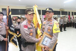 Kapolsek Galang Terima Penghargaan Polsek Terbaik Periode Juni 2023 Dari Kapolresta Barelang
