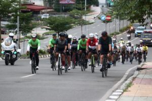 Polda Kepri Gowes Sehat Irjen Pol (PURN.) Drs.Royke Lumowa M.M. Tema Cycling Anywhere To Save The Earth
