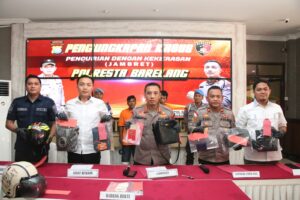 Kapolresta Barelang Gelar Konferensi Pers Ungkap Pelaku Jambret WNA Asal Belanda Yang Viral