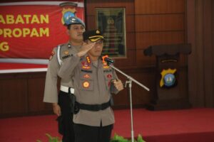 Kapolresta Barelang Pimpin Upacara Serah Terima Jabatan Kasat Samapta Polresta Barelang dan Kasi Propam Polresta Barelang