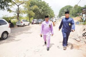 Panas-panasan Cek Perbaikan Dua Jalan di Tiban: Bukti Jefridin Dengar Keluhan Warga
