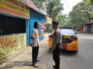 Polsek Batu Ampar Berikan Rasa Nyaman Patroli Jalan kaki Cegah Tindak Kriminal