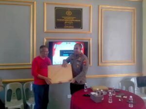 Kapolsek Batu Ampar Berikan Penghargaan Kepada Porsonil Terbaik dan Purn