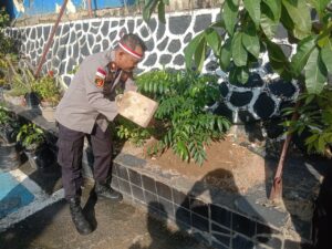 Polsek Lubuk Baja melaksanakan Kegiatan penanaman pohon Secara Serentak dalam Rangka HUT Republik Indonesia Ke-78 dengan tema “Lestarikan Negeri, Penghijauan Sejak Dini