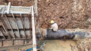 Respons Cepat BU SPAM BP Batam Perbaiki Kebocoran Pipa di Areal Central Sukajadi
