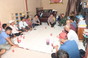 Kapolresta Barelang Bersama Dandim 0316 Batam Menyambangi Toga Tomas Rempang Galang Secara Door To Door