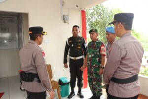 Kapolresta Barelang Pastikan Simpang Dam Bebas Dari Peredaran Narkoba Pada Saat Peninjauan dan Pengecekan Kesiapan Petugas Jaga Pos Terpadu