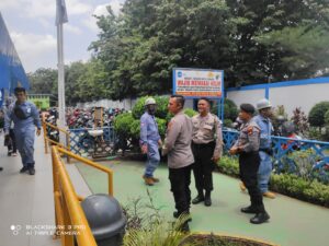 Silaturahmi Kamtibmas Waka Polsek Batu Ampar Patroli Dialog ke Masyarakat