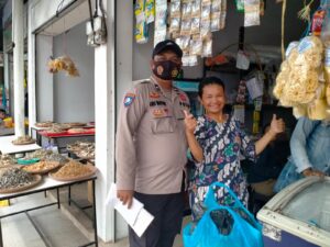 Polsek Sekupang, Bhabinkamtibmas Tanjung Riau Sambang PasarTradisional Sampaikan Pesan Kamtibmas