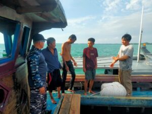 Patkamla Lobam 1-4-07 Evakuasi Kapal Ikan Yang Kandas Tabrak Karang