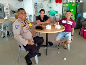 Sambangi Warung Kopi Bhabinkamtibmas Polsek Sekupang Himbau PengunjungTetap Waspada